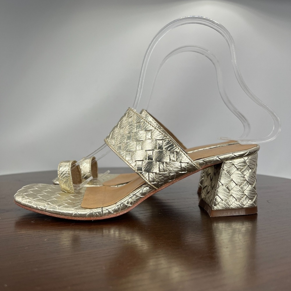 Venus Steps Sandals Women's 36 / 5 Golden Leather Comfort Thong Toe Loop Strappy